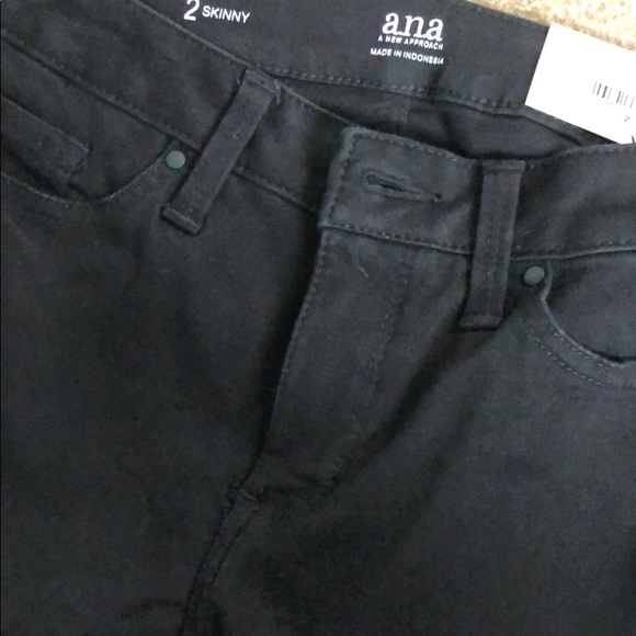 NWT a.n.a Black Mid-Rise Skinny Jeans. Like new - Picture 3 of 5